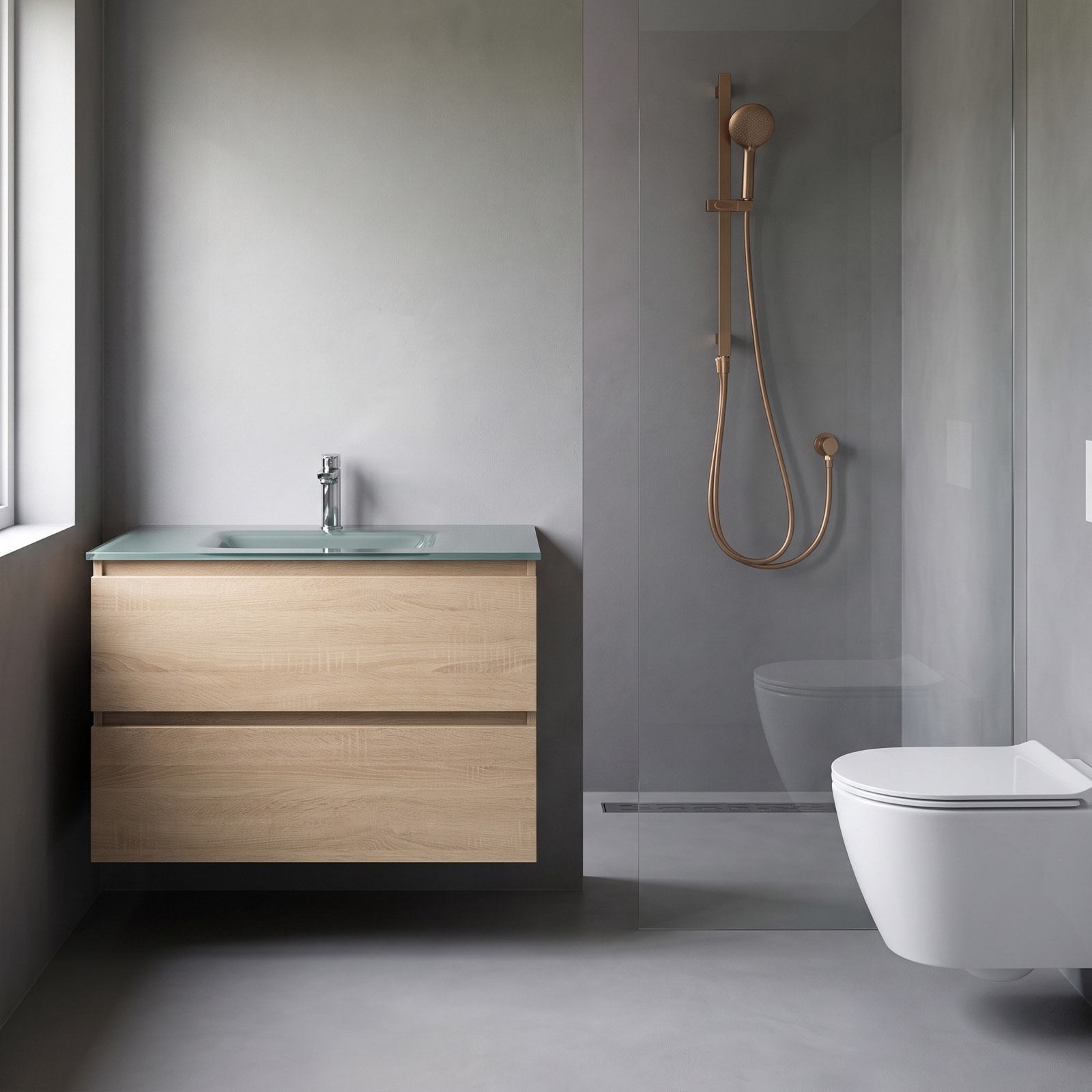 Badkamer met een licht eiken badmeubel met een groengetinte glazen wastafel, een koperkleurige glijstangset met handdouche, een douchegoot in de vloer en een wit wandcloset